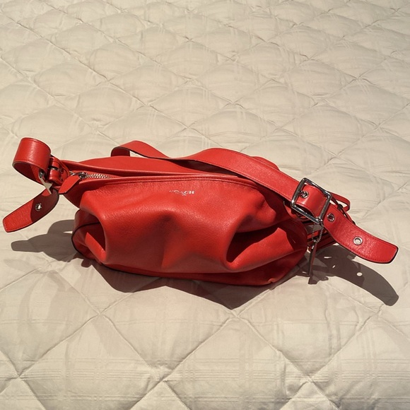 Coach hand bag genuine leather with chrome hardware. - Picture 6 of 6